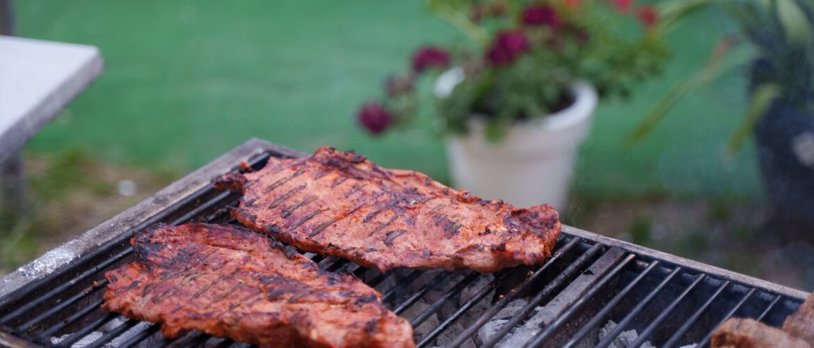 Bbq ribs recipe on charcoal grill