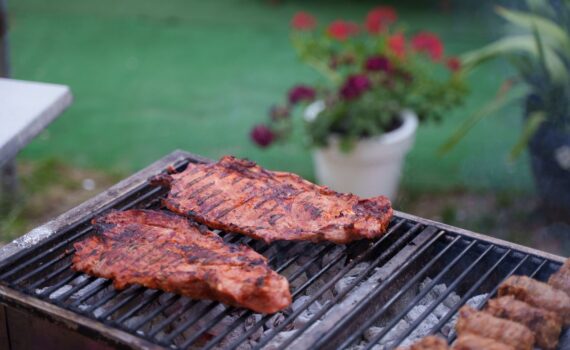 Bbq ribs recipe on charcoal grill