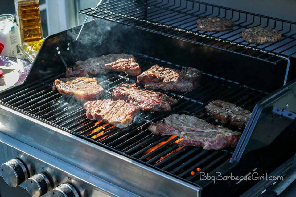Electric grill vs gas grill