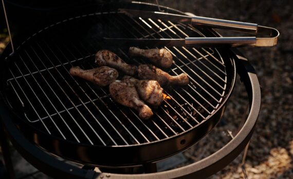 How long to cook chicken drumsticks on charcoal grill