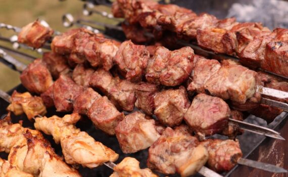 How long to grill chicken kabobs on charcoal